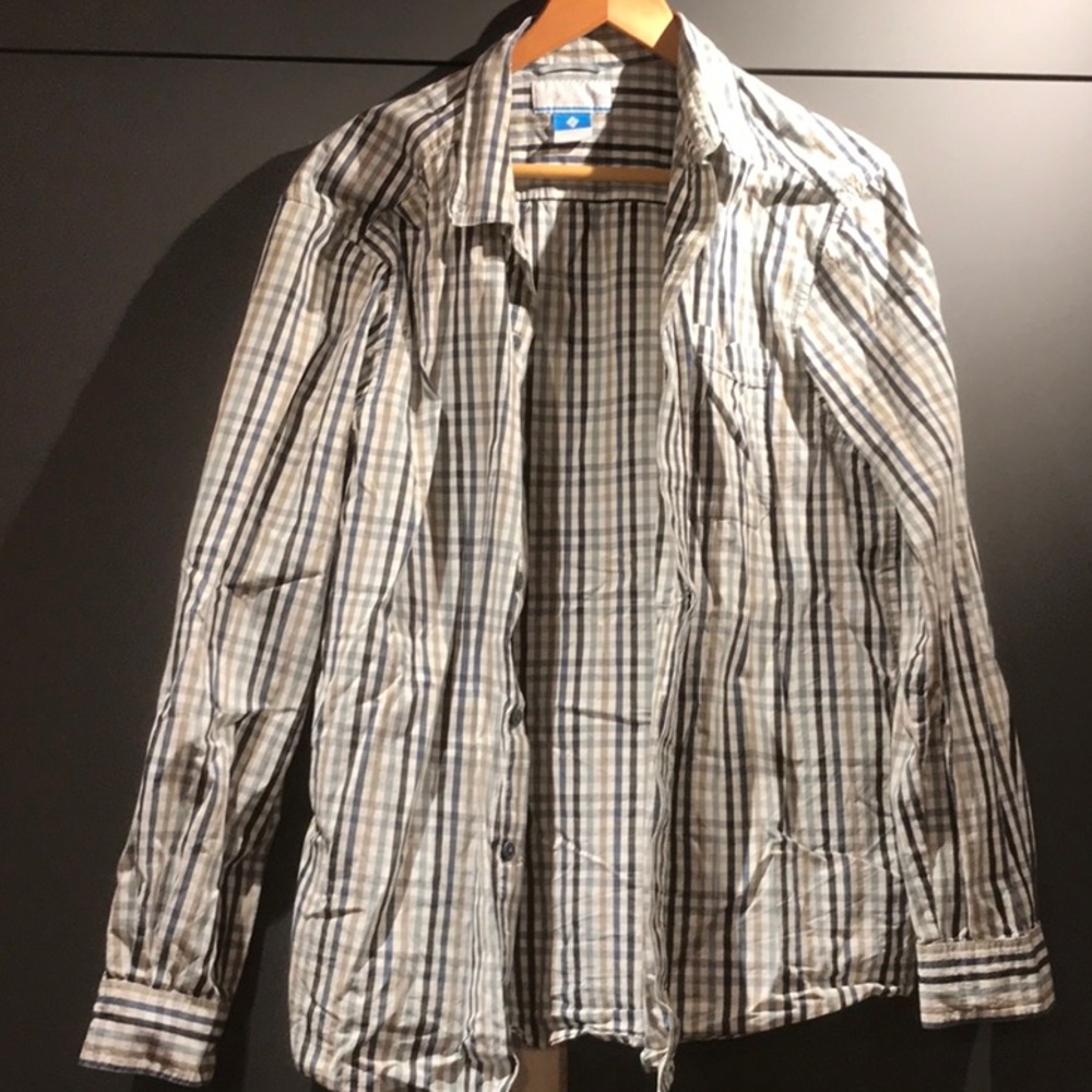 Columbia men’s long sleeved shirt large. Khaki checkered.